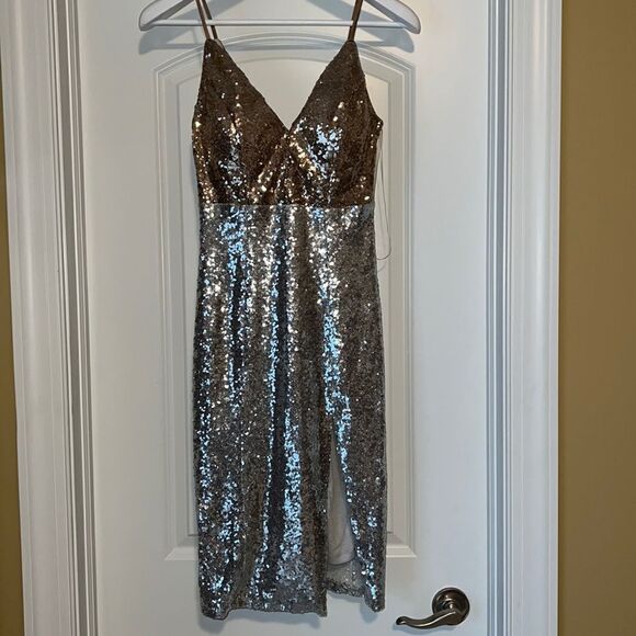 JUNIOR PARTY DRESS. Gold and silver sequins. Size 5 by SPEECHLESS - Picture 1 of 9